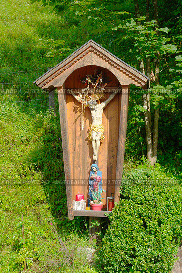 Придорожная молельня в деревне Кёнигзее, Баварские Альпы (Koenigsee, Bayern, Germany) (2009 год). Стоковое фото, фотограф Vladislav Osipov / Фотобанк Лори