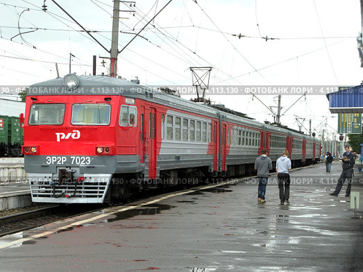 Пригородный электропоезд на станции Александров (2012 год). Редакционное фото, фотограф Юрий Акимов / Фотобанк Лори