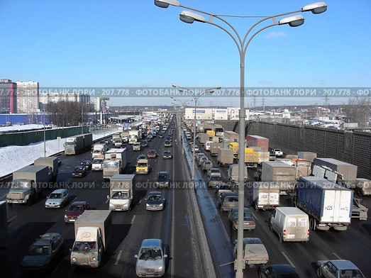 Пробка на МКАД, Москва (2008 год). Редакционное фото, фотограф lana1501 / Фотобанк Лори