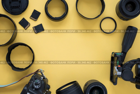 professional dslr modern camera with camera accessories yellow background. Стоковое фото, агентство Ingram Publishing / Фотобанк Лори