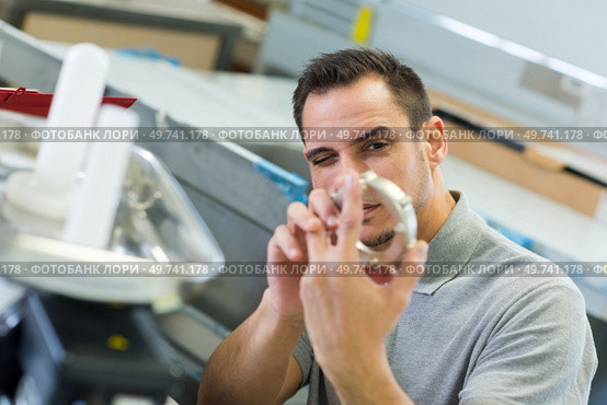 professional worker at the work in pvc shop. Стоковое фото, агентство Ingram Publishing / Фотобанк Лори