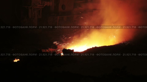 Производство горячего железа. Стоковое видео, видеограф Потийко Сергей / Фотобанк Лори