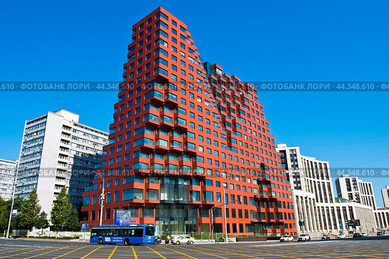 Проспект Академика Сахарова, дом 7. Летний солнечный день. Москва (2024 год). Редакционное фото, фотограф E. O. / Фотобанк Лори