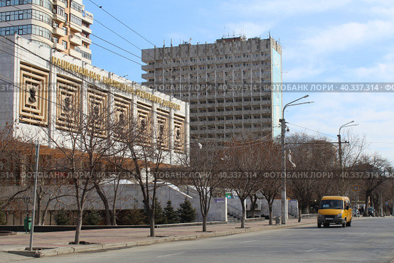 Проспект Расула Гамзатова в Махачкале (2023 год). Редакционное фото, фотограф Иван Дуплик / Фотобанк Лори