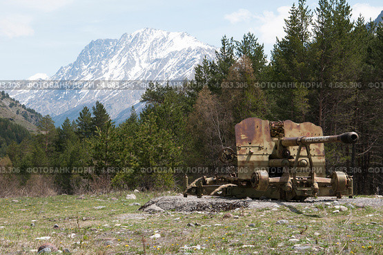 Противолавинная пушка в Приэльбрусье (2013 год). Редакционное фото, фотограф Дмитрий Шульгин / Фотобанк Лори