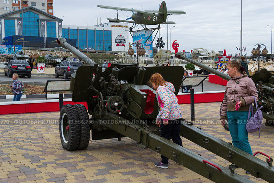 Противотанковая пушка БС-3, калибр100мм , буксируемое артиллерийское орудие в парке Патриот. Ростовская область, Каменск-Шахтинский, Россия. (2020 год). Редакционное фото, фотограф Андрей Цыганков / Фотобанк Лори