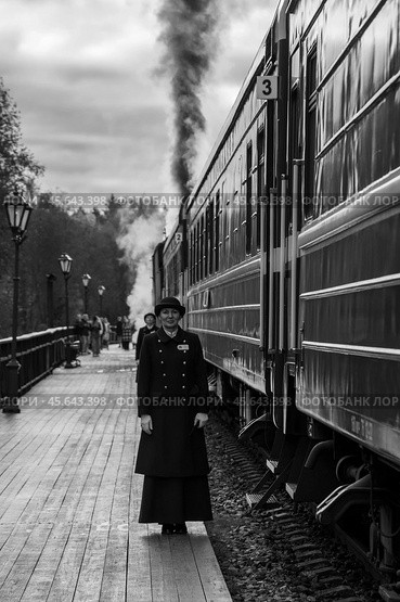 Проводница поезда Рускеальский экспресс Карелия. Редакционное фото, фотограф Анастасия Жукова / Фотобанк Лори