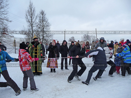 Проводы Масленицы в городе Александрове Владимирской области. Праздничные гуляния возле Александровской слободы (2018 год). Редакционное фото, фотограф Елена Орлова / Фотобанк Лори