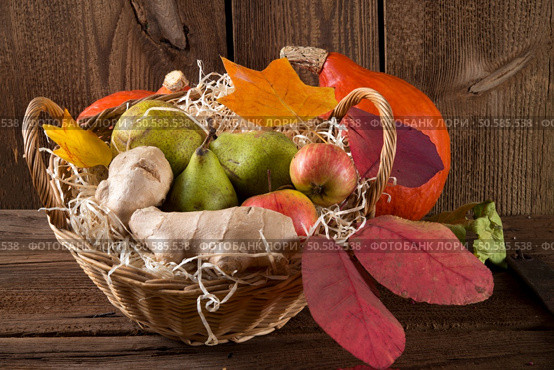 pumpkin apfel basket. Стоковое фото, агентство Ingram Publishing / Фотобанк Лори