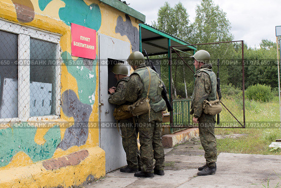Пункт боепитания, учёт и выдача боеприпасов на стрельбах (2018 год). Редакционное фото, фотограф Людмила Ефимова / Фотобанк Лори