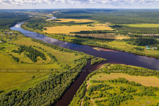 Пушма впадает в Юг (аэросъемка 2023 года) Стоковое фото, фотограф Владислав Самошкин / Фотобанк Лори