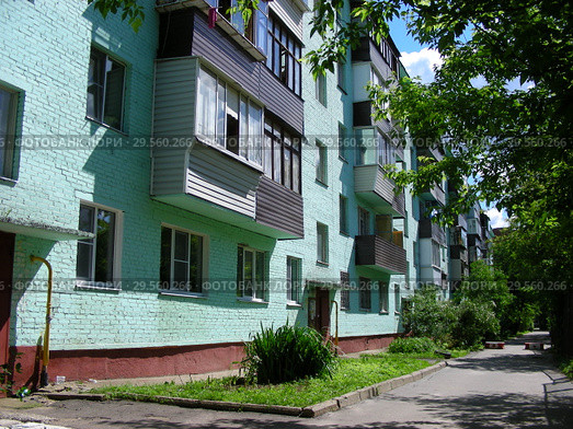 Пятиэтажный восьмиподъездный кирпичный жилой дом (1977 г.). Улица Ногина, 1. Город Дедовск. Истринский район. Московская область (2015 год). Стоковое фото, фотограф lana1501 / Фотобанк Лори