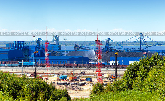 Работа нового морского торгового порта Усть-Луга. Россия. Угольный терминал. Стоковое фото, фотограф Куликов Константин / Фотобанк Лори