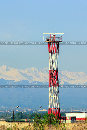 Радиолокатор обзора летного поля аэропорта. Стоковое фото, фотограф Михаил Старшов / Фотобанк Лори