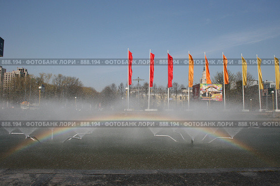 Радуга в фонтане (2009 год). Редакционное фото, фотограф Lana / Фотобанк Лори