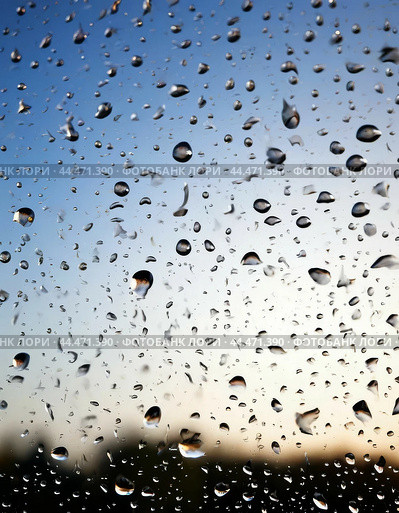 Raindrops on window glass, autumn background texture. Blurred background. Стоковое AI-изображение, AI-художник Сергей Елизарьев / Фотобанк Лори