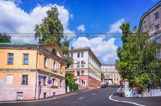 Район Хитровка, Хитровский переулок, Хитровская площадь, Москва (2023 год). Стоковое фото, фотограф Baturina Yuliya / Фотобанк Лори