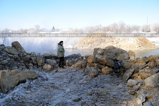 Раскопали плотину - подготовка к паводку. Стоковое фото, фотограф Андрей Кириллов / Фотобанк Лори