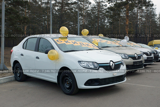 Распродажа новых автомобилей (2015 год). Редакционное фото, фотограф Александр Игнатов / Фотобанк Лори