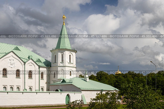 Ратная палата, город Пушкин, Санкт-Петербург, Россия. Здание Ратной палаты построено в Царском Селе в период с 1913 по 1917 годы. С 2014 года в здании Ратной палаты расположен военно-исторический музей «Россия в Великой войне», посвящённый Первой мировой войне. (2024 год). Редакционное фото, фотограф Андрей Степанов / Фотобанк Лори