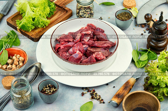 Raw deer meat for venison ragout or goulash.. Raw deer meat, raw meat. Стоковое фото, агентство Ingram Publishing / Фотобанк Лори