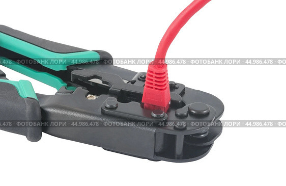 Разноцветные кабели и инструмент обжимки кабелей на белом фоне. Colorful cables and cable crimping tool on white background. Стоковое фото, фотограф Татьяна Д / Фотобанк Лори