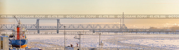 Разводной Северодвинский мост в Архангельске (2024 год). Редакционное фото, фотограф Юрий Шурчков / Фотобанк Лори