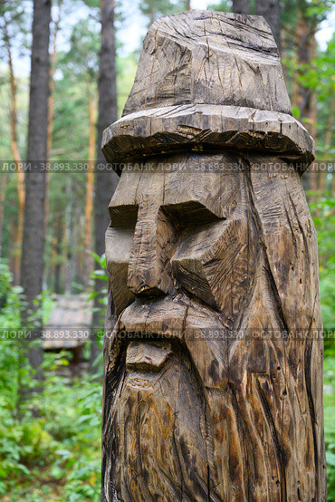 Reconstruction of wooden idol of Yarilo, god of spring with fruit-bearing strength of seed, in the Slavs pantheon (2022 год). Стоковое фото, фотограф Сергей Фролов / Фотобанк Лори