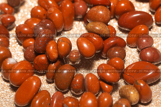 Red jasper irregular beads (2021 год). Редакционное фото, фотограф Анна Павлова / Фотобанк Лори