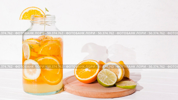refreshing citrus drink. Стоковое фото, агентство Ingram Publishing / Фотобанк Лори
