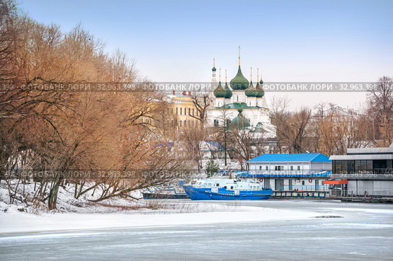 Река Которосль и Спас на Городу Church of the Savior on the City and the Kotorosl River (2020 год). Стоковое фото, фотограф Baturina Yuliya / Фотобанк Лори