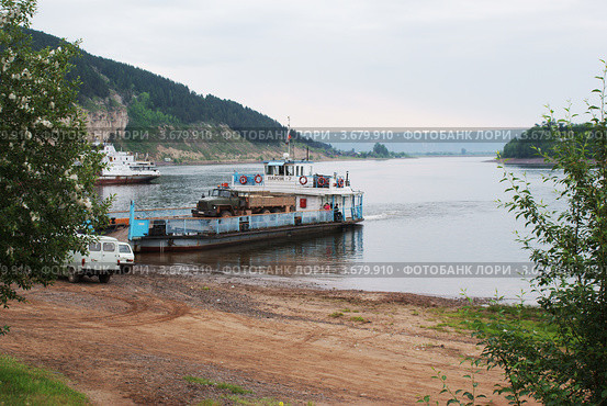 Река Лена в городе Киренске Иркутской области (2011 год). Редакционное фото, фотограф Валерий Лаврушин / Фотобанк Лори