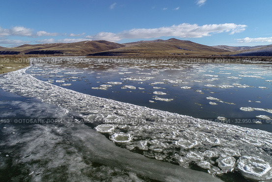 Река Онон, перед ледоставом. Забайкальский край (2018 год). Редакционное фото, фотограф Геннадий Соловьев / Фотобанк Лори
