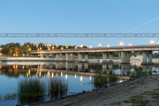 Река Великая, Ольгинский мост. Псков (2019 год). Редакционное фото, фотограф Александр Щепин / Фотобанк Лори
