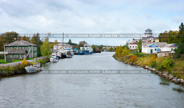 Река Вытегра. Город Вытегра (2012 год). Редакционное фото, фотограф Александр Романов / Фотобанк Лори