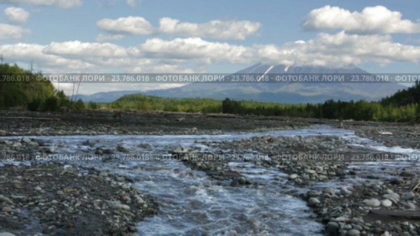 Реки Студеная и вулкан Толбачик. Стоковое видео, видеограф Юлия Машкова / Фотобанк Лори