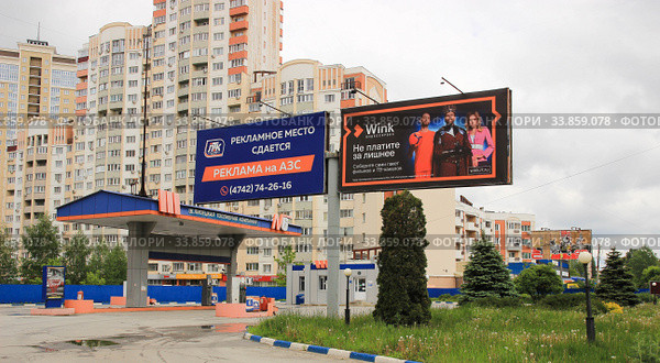 Реклама на автозаправочной станции, Липецк (2020 год). Редакционное фото, фотограф Евгений Будюкин / Фотобанк Лори
