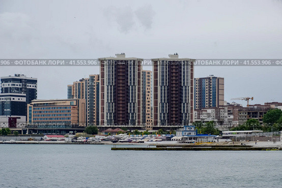 Residential multi storey buildings on the seashore. City Novorossiysk embankment of Admiral Serebryakov. (2018 год). Стоковое фото, фотограф Леонид Еремейчук / Фотобанк Лори