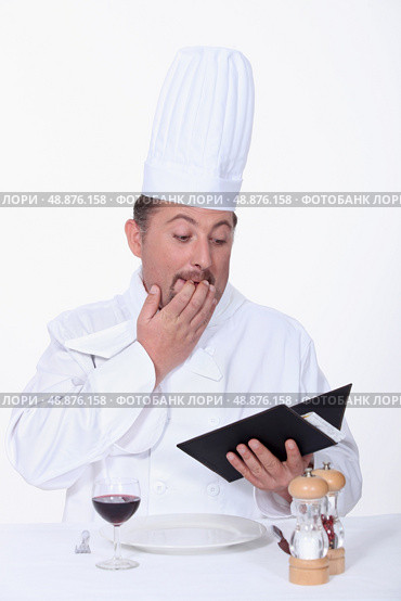 Restaurant worker looking through accounts. Стоковое фото, агентство Ingram Publishing / Фотобанк Лори