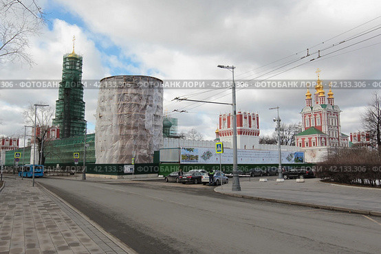 Реставрационные работы на территории Новодевичьего монастыря города Москвы (2018 год). Редакционное фото, фотограф Дмитрий Неумоин / Фотобанк Лори