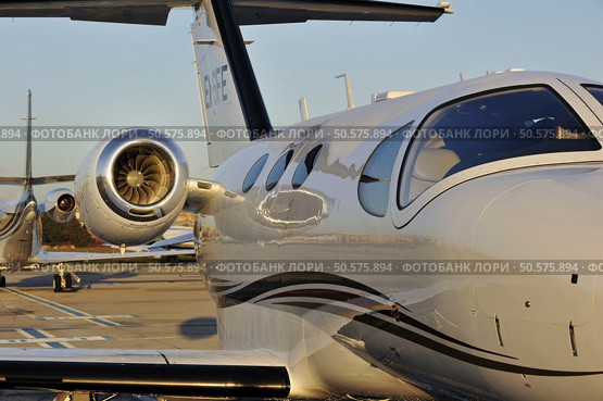 Right wing view of an executive jet. On the right wing. Стоковое фото, агентство Ingram Publishing / Фотобанк Лори