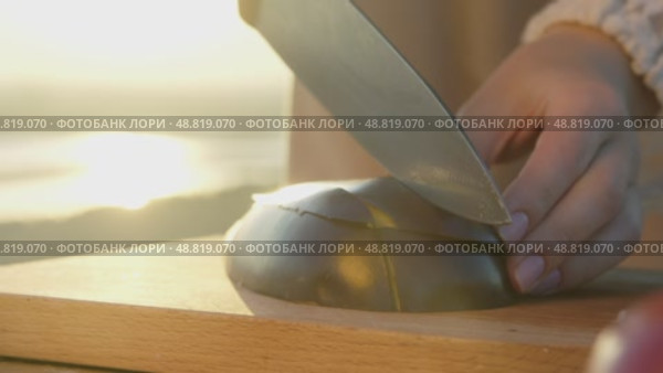 Ripe eggplant is sliced into halves in the morning light, creating a healthy breakfast option. Стоковое видео, видеограф Strunov David / Фотобанк Лори