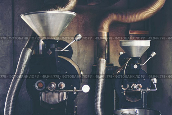 roasted coffee machine for Coffee beans roasting process. Стоковое фото, агентство Ingram Publishing / Фотобанк Лори