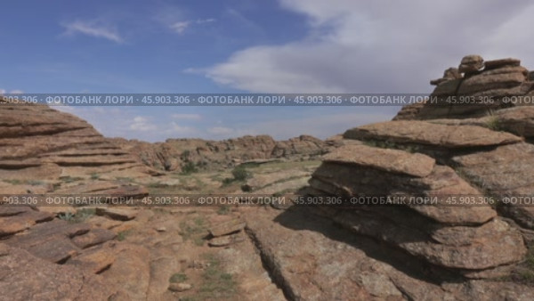 Rock formations and stacked stones in Mongolia. Стоковое видео, видеограф Михаил Коханчиков / Фотобанк Лори