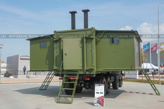 Российская кухня столовая, возимая в автомобильном контейнере КСВК-240/24 на Международном военно-техническом форуме "Армия-2017". Кубинка, военно-патриотический парк "Патриот" Редакционное фото, фотограф Малышев Андрей / Фотобанк Лори