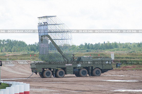 Российская транспортно-заряжающая машина ракетного комплекса (ОТРК) "Искандер" (9К720, SS-26 «Stone») на полигоне Алабино, Международный военно-технический форум "Армия-2017" Редакционное фото, фотограф Малышев Андрей / Фотобанк Лори