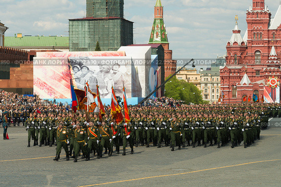 Российские военнослужащие на Красной площади во время парада, посвященного 71-ой годовщине Победы в Великой Отечественной войне (2016 год). Редакционное фото, фотограф Алексей Бок / Фотобанк Лори