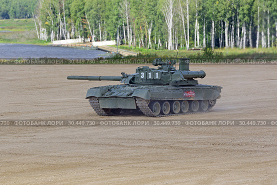Российский основной боевой танк Т-80У на Международном военно-техническом форуме "Армия-2018". Московская область, полигон "Алабино" Редакционное фото, фотограф Игорь Долгов / Фотобанк Лори