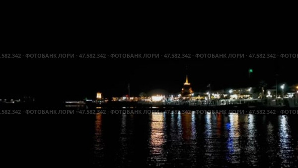 Россия, Краснодарский край, Сочи. Октябрь 2024. Вечерняя морская набережная. Стоковое видео, видеограф Сергей Татаринцев / Фотобанк Лори