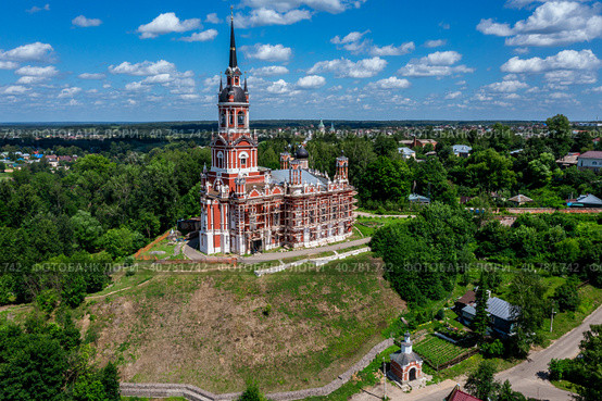 Россия, Московская область, Можайск, вид на Никольский собор в солнечный летний день (2022 год). Редакционное фото, фотограф glokaya_kuzdra / Фотобанк Лори